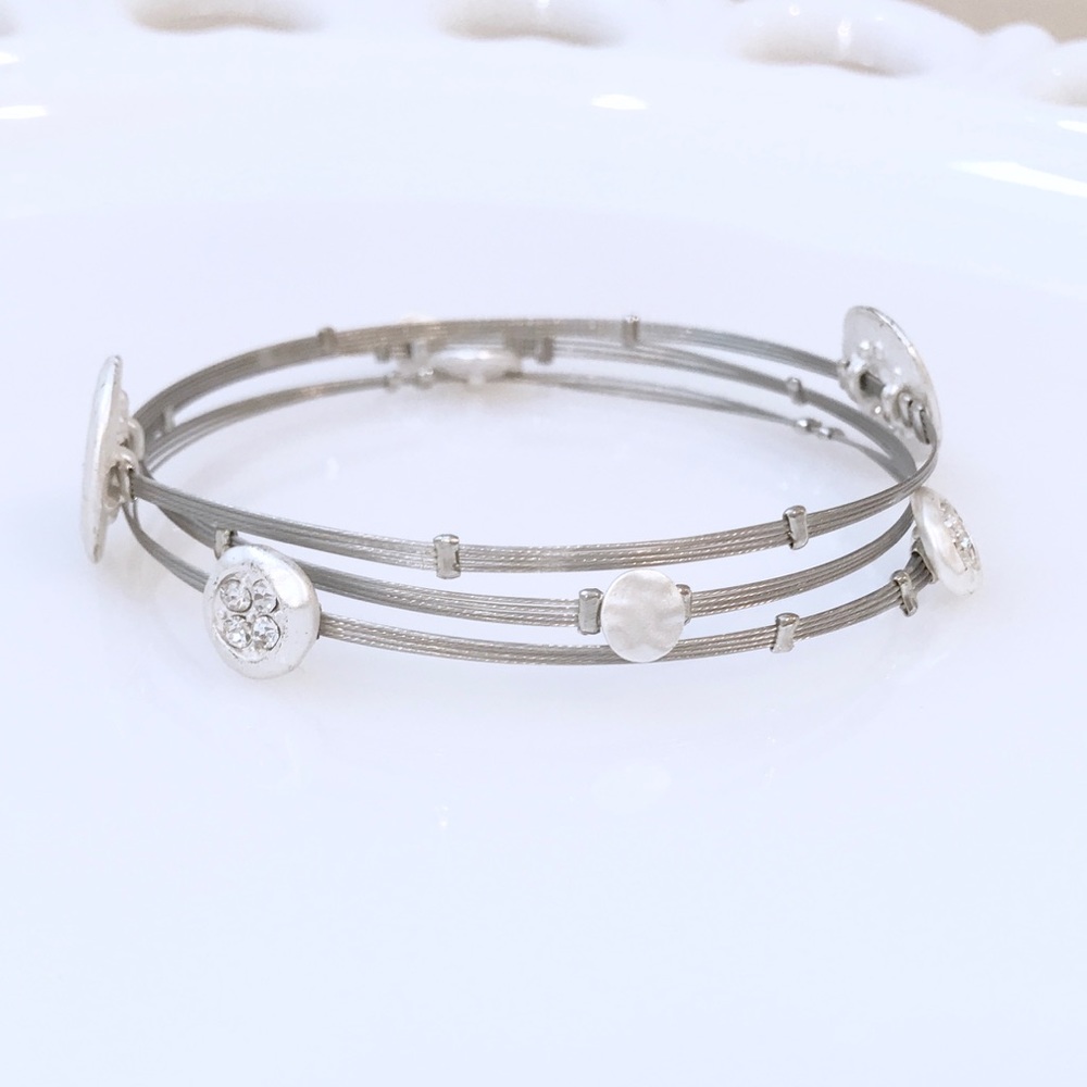 Silver wire bangle bracelet set with sparkly discs